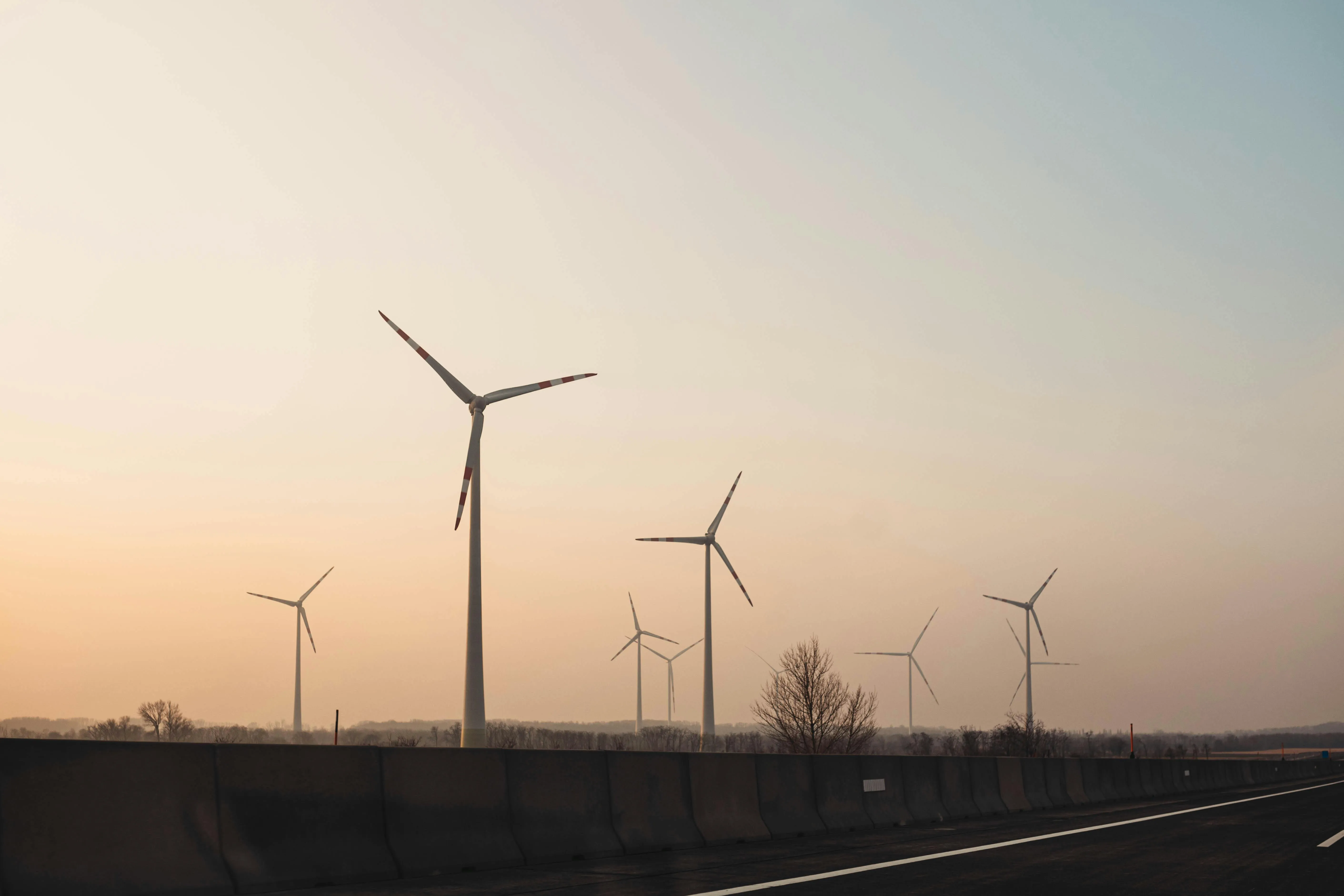 Elettricità pulita al 100%: i quattro Paesi che hanno già (quasi) raggiunto l'obiettivo e la lezione per l'Italia