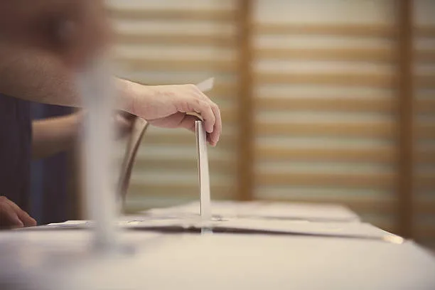 Elezioni e referendum 2026: le novità del voto in due giorni secondo il nuovo decreto