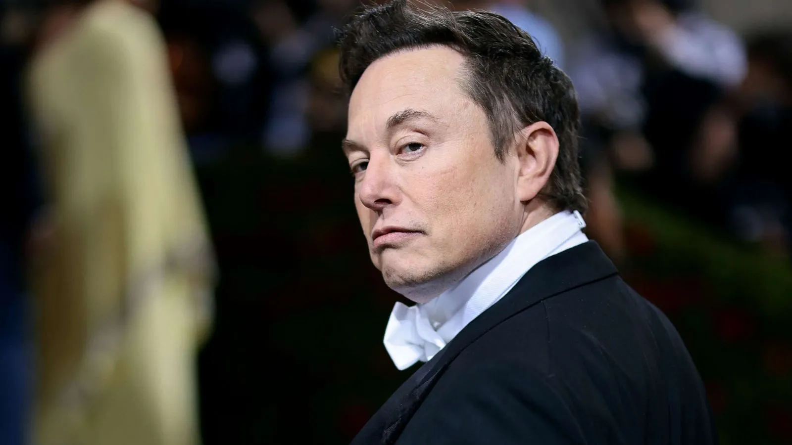 Musk accusa Apple di favoritismo verso OpenAI: si profila una causa Antitrust sul mercato delle app