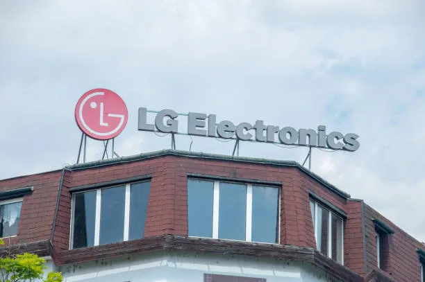 LG UltraGear OLED 27GX700A: Innovazione e Prestazioni per il Gaming con il Primo Monitor Tandem OLED di Quarta Generazione