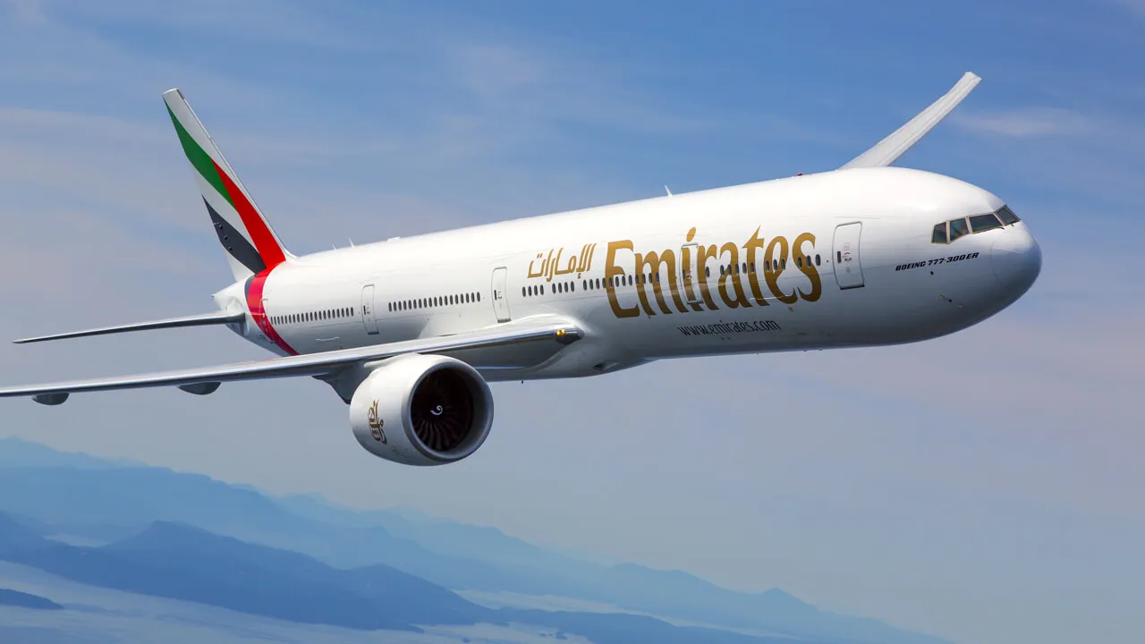 Emirates annuncia 17.000 nuove assunzioni nel 2025: opportunità e colloqui in Italia
