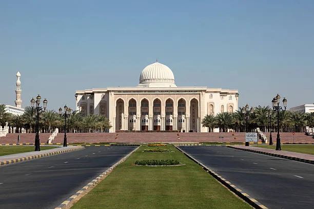 Emirati Arabi Uniti, le università riaprono i campus: ma la didattica resta un mosaico tra presenza e online