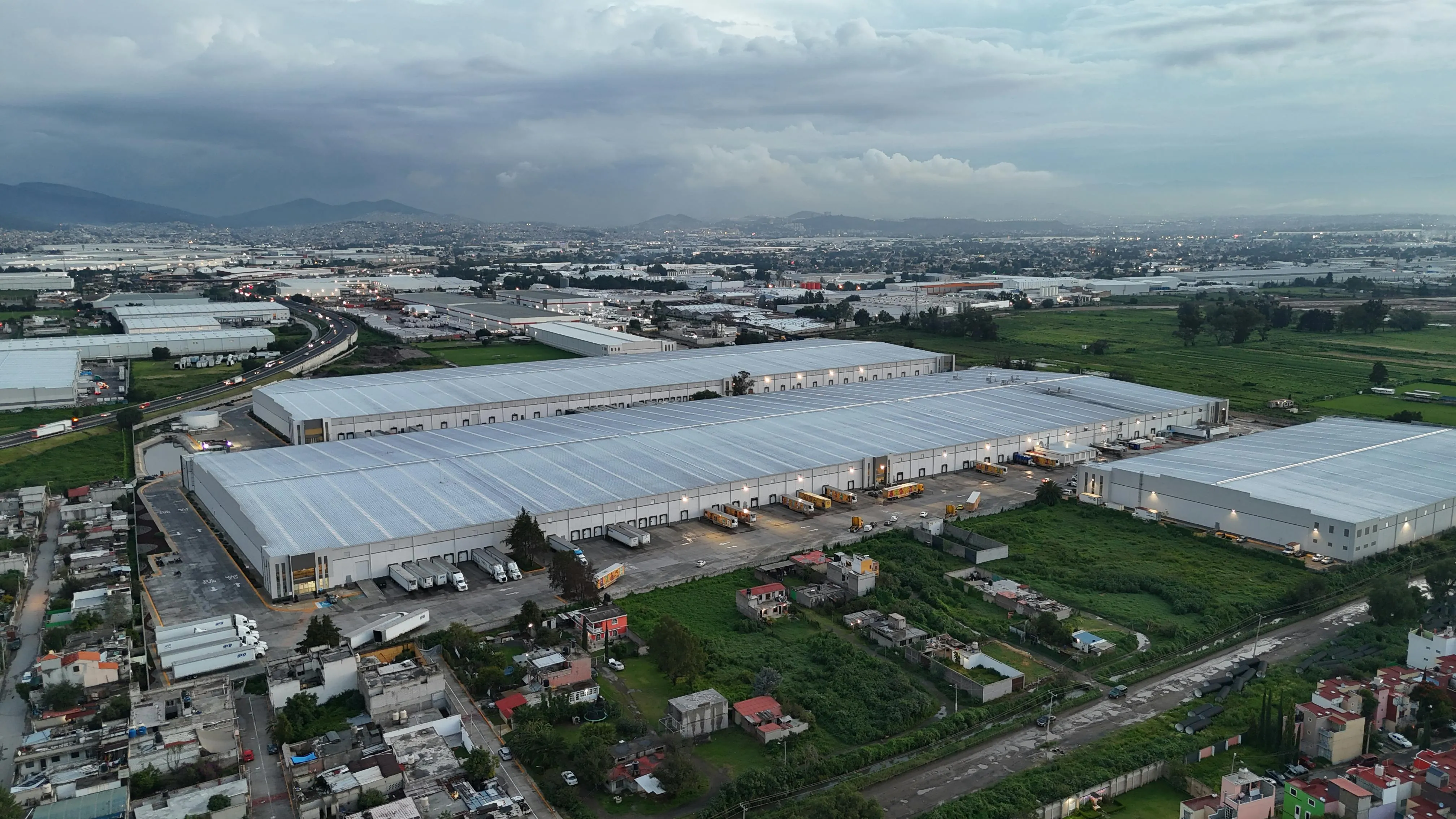 Enorme magazzino industriale nel mezzo del Parco dei Colli Euganei: deroga, vincolo e iter della VAS