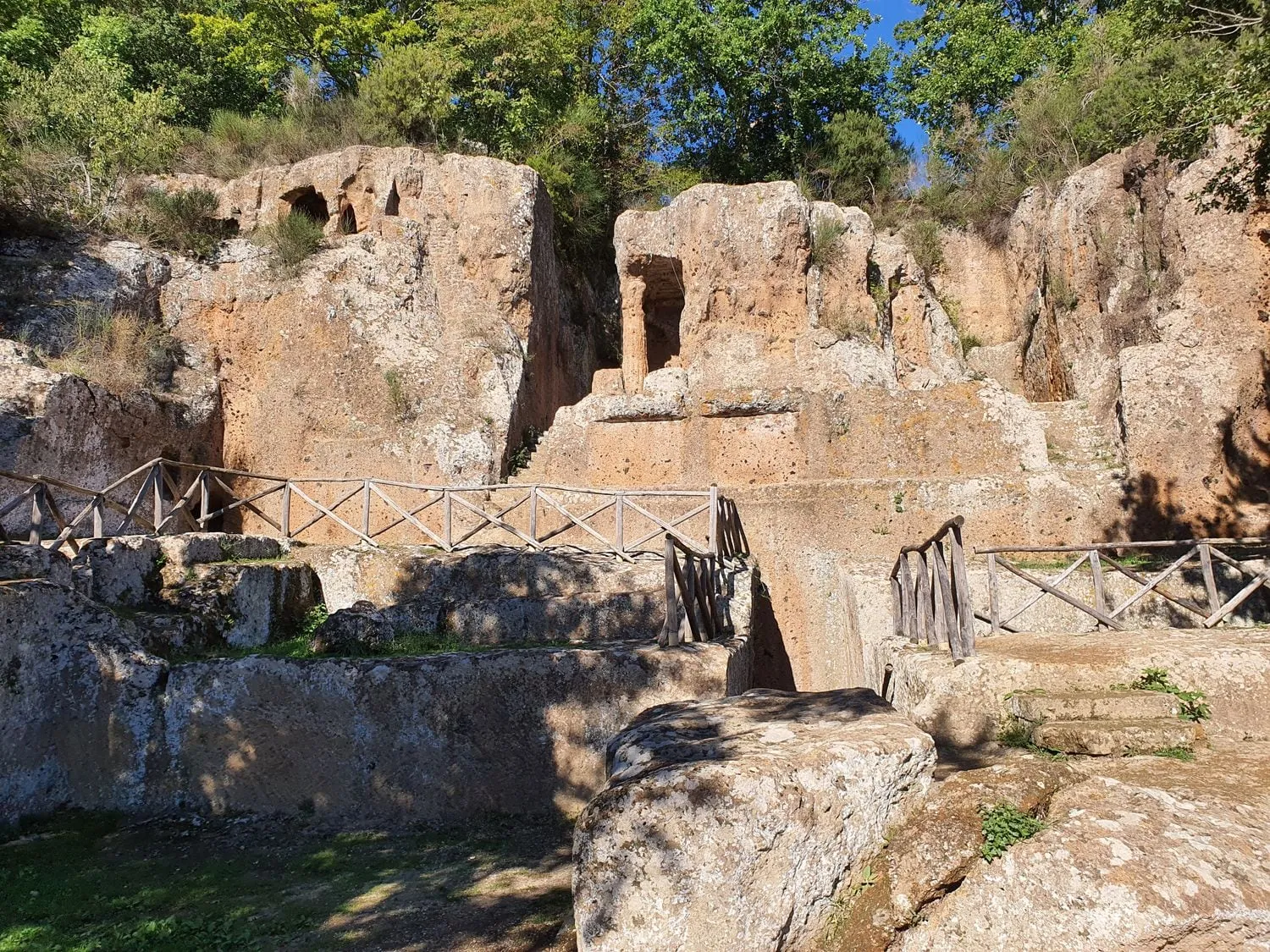 Scoprire le Tombe Etrusche nel XXI Secolo: Il Portale Digitale Che Rivoluziona la Visita ai Siti Archeologici