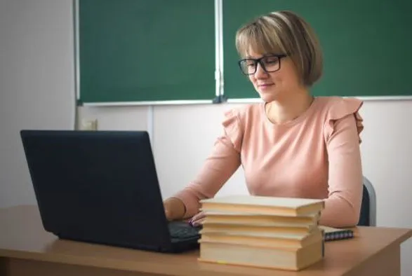 Concorso Docenti PNRR3: Chiarimenti Sul Requisito Dei Tre Anni Di Servizio E Sul Conteggio Degli Anni Ammissibili