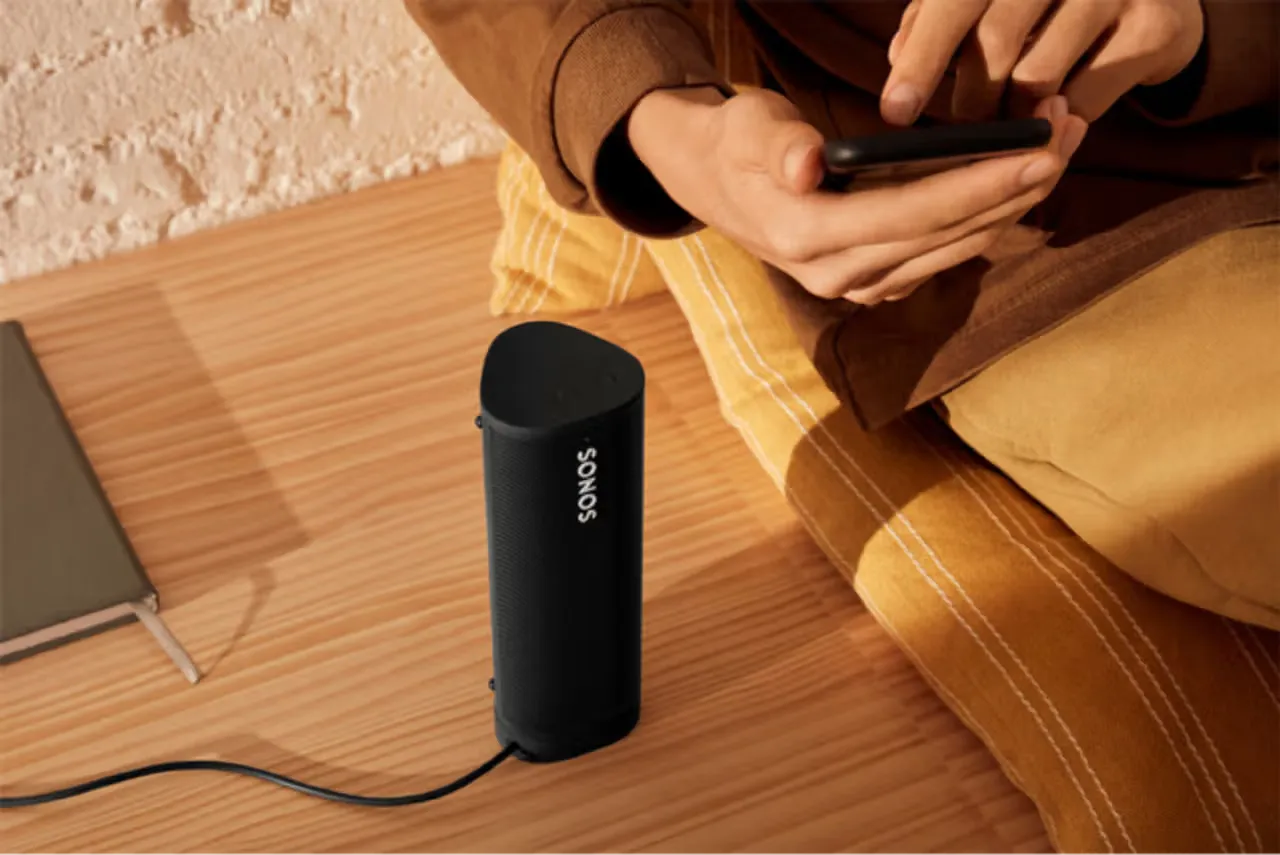 Sonos Roam sotto accusa per surriscaldamento: cavi di ricarica fusi, ma niente richiamo ufficiale