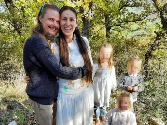 Famiglia nel bosco, i tre bimbi superano le prove di idoneità, potranno andare a scuola
