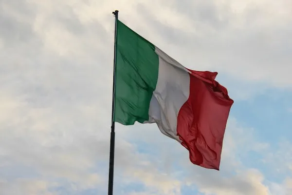 Festa del Tricolore: L'importanza della Bandiera Italiana nelle Scuole secondo il Ministro Valditara