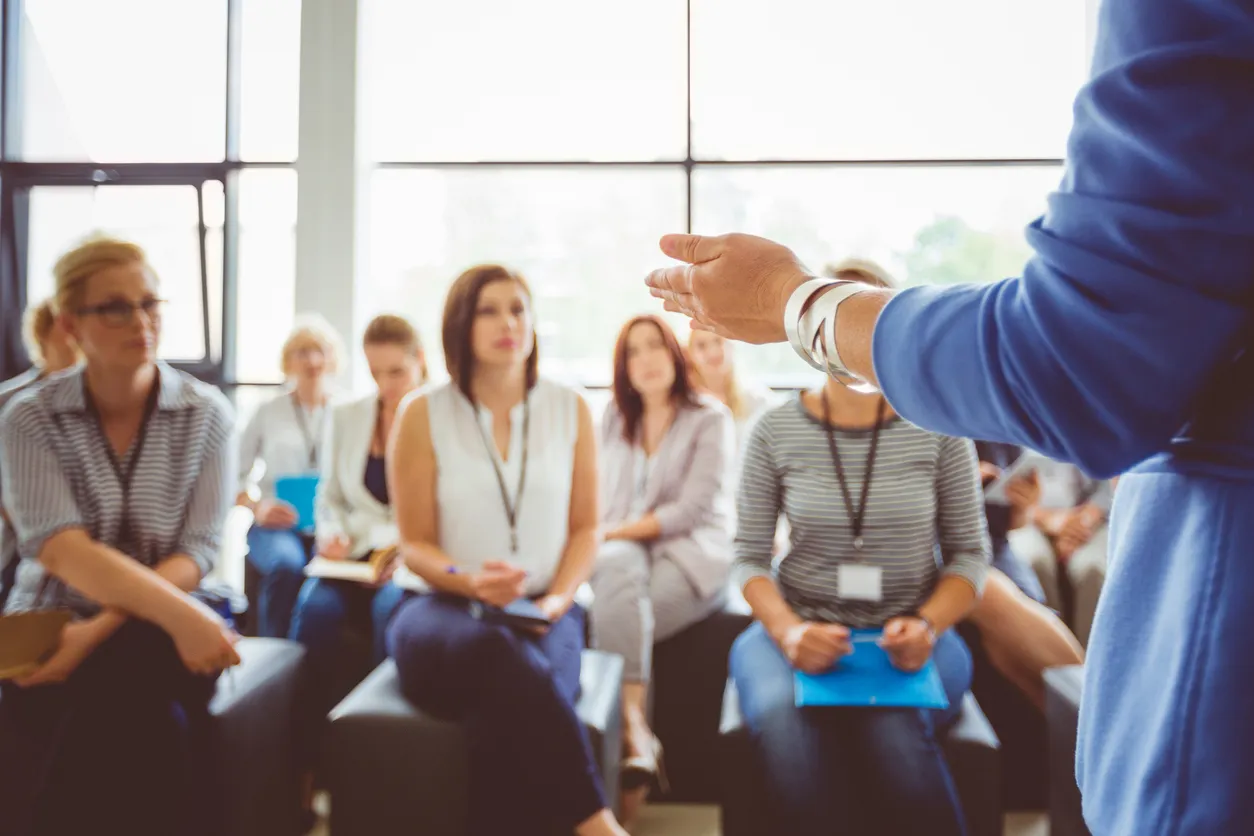 Formazione Ordini Professionali: Chiarezza sull’obbligo delle 40 ore per i dipendenti