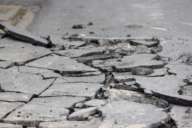 Frana di Petacciato, il geologo Fiore: «Fenomeno complesso e noto da un secolo, ma i lavori non partono mai»