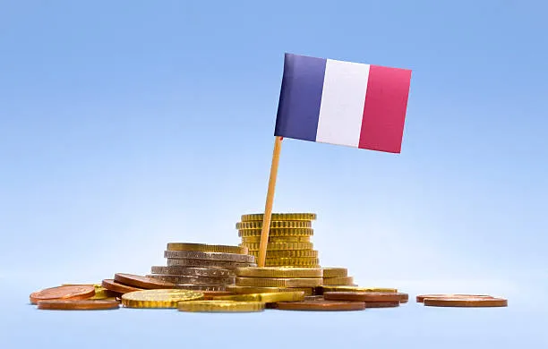 Francia, tasse a €2.895 per studenti non-UE: il paradosso del piano 2027