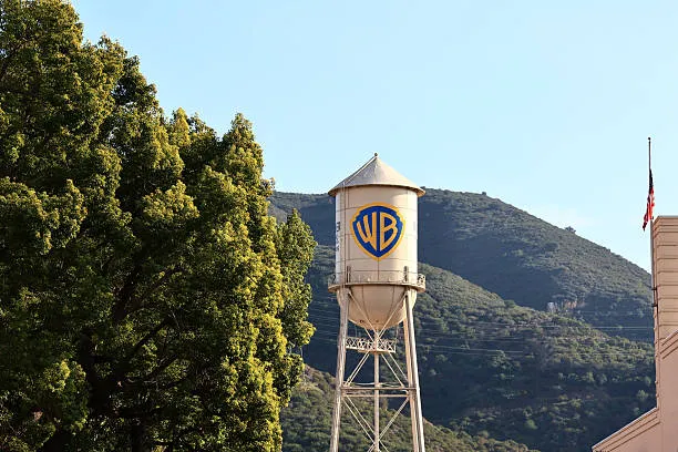 Fusione Paramount-Warner sospesa: perché 12 Stati vincono su DOJ e UE