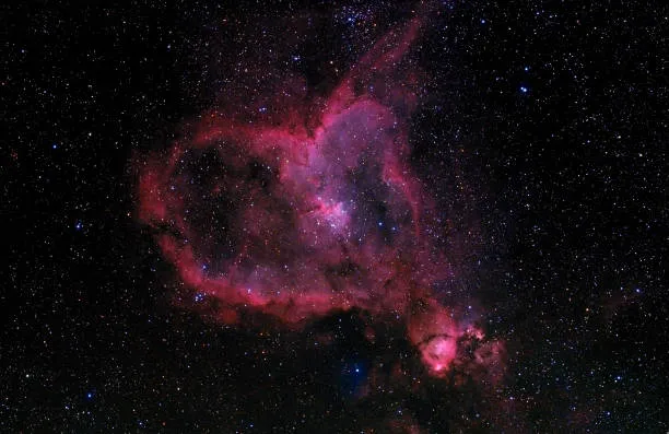 Galassia a Forma di Cuore: Il Messaggio Cosmico di San Valentino Scoperto da Mari Polletta