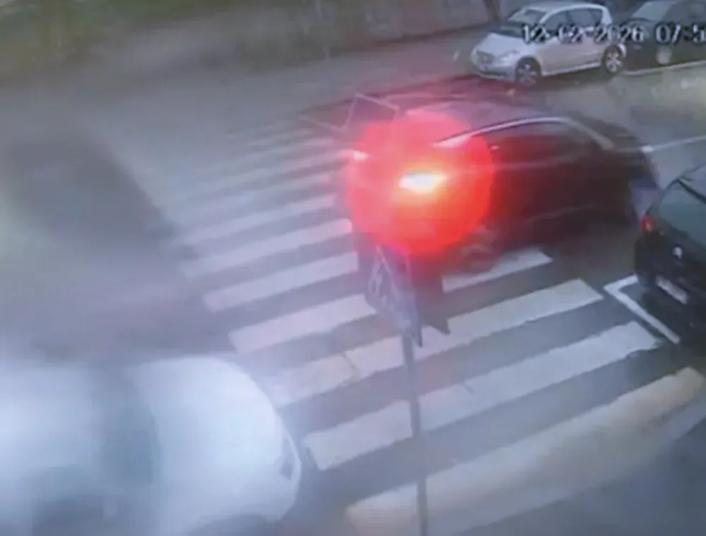 Garbatella: bambino investito davanti alla scuola, l'autista fugge dopo averlo accompagnato in classe