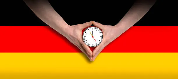 Germania verso la flessibilità: cambia l’orario di lavoro, addio al limite delle 8 ore giornaliere