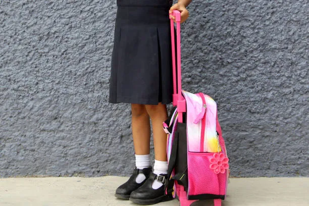 Ginostra inaugura il plesso scolastico statale più piccolo d’Europa: una sola alunna e un solo maestro