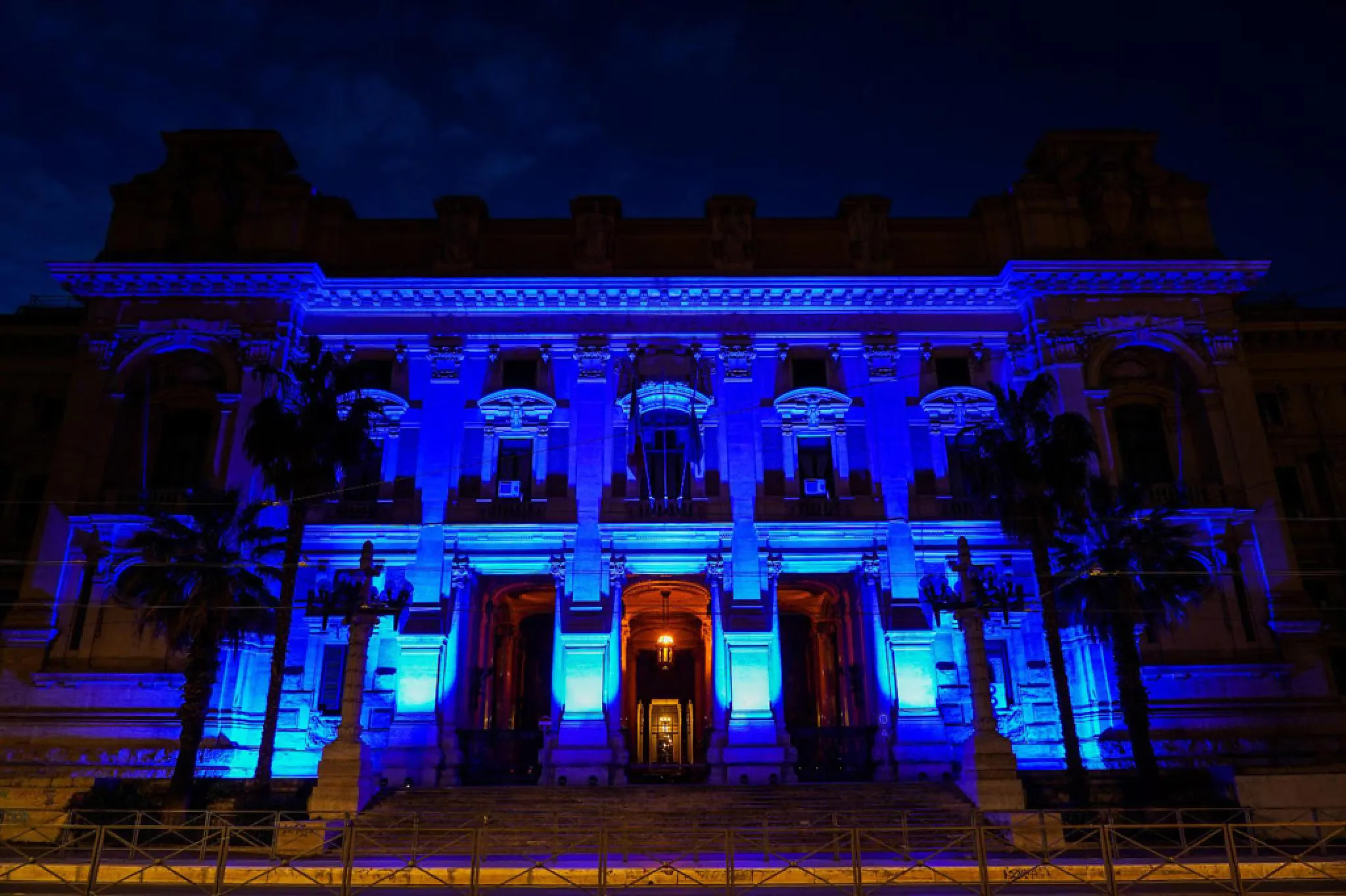 Giornata Mondiale dell'Autismo: il Ministero si illumina di blu. Le dichiarazioni di Valditara e Frassinetti