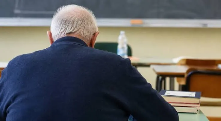 Giuseppe si diploma a 82 anni: gli adulti in aula sono il 4% in Italia