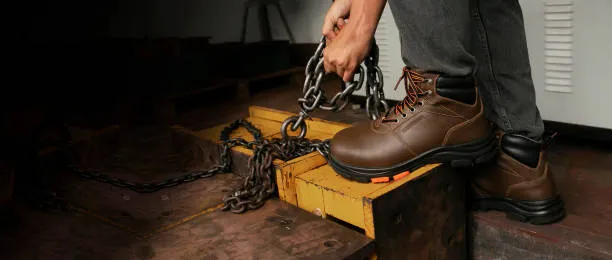 Scarpe antinfortunistiche: le novità della normativa EN ISO 20345:2022 e il futuro della sicurezza sul lavoro