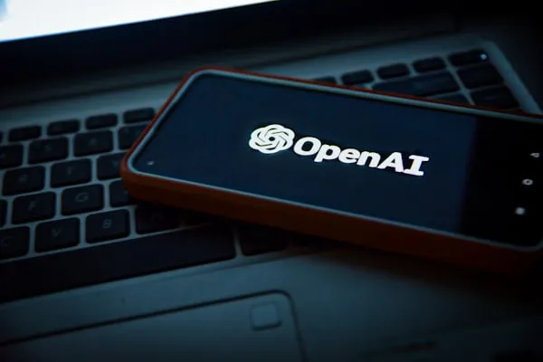 Gracenote denuncia OpenAI: ChatGPT addestrato con metadati rubati su film e serie TV