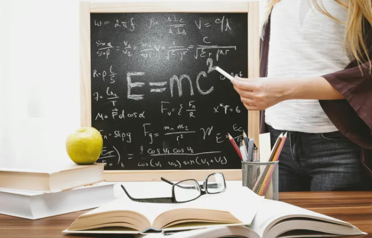 Guida completa ai tre indirizzi del Liceo Scientifico: tradizionale, scienze applicate e sportivo