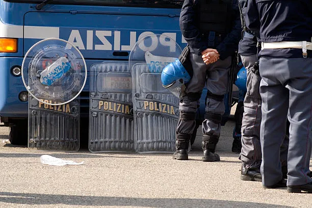I 13 minorenni di Siena e il +411% di perquisizioni su ragazzi estremisti