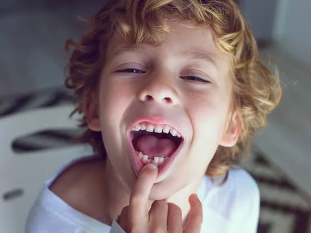 I denti da latte svelano quando il cervello è più vulnerabile ai metalli