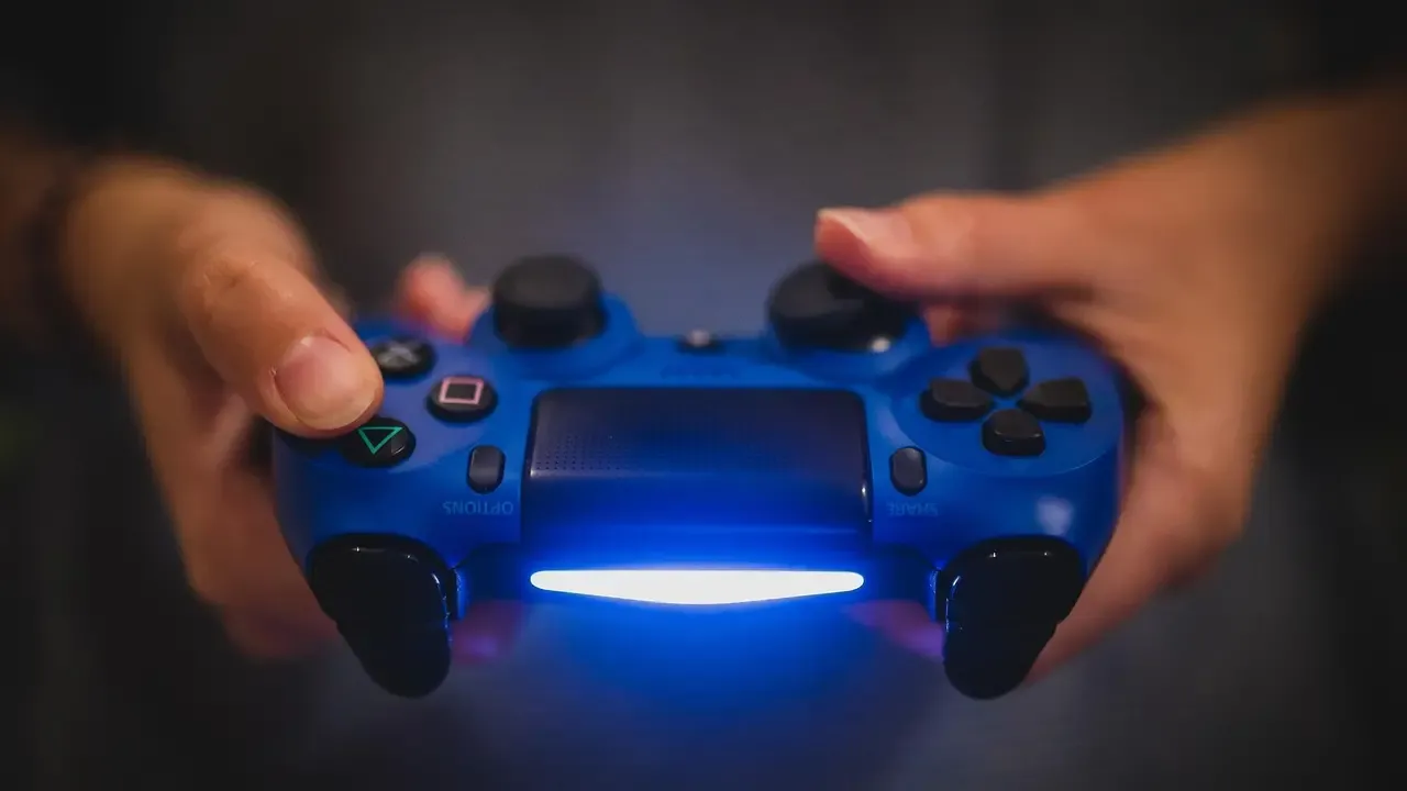 Sette Italiani su Dieci Sceglie i Videogiochi per Combattere lo Stress: Studio Rivela Nuove Prospettive sui Benefici Videoludici