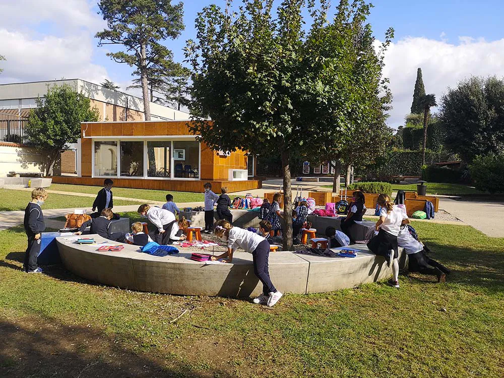 La didattica all'aperto prende piede: scuola in giardino tra innovazione pedagogica e benefici concreti
