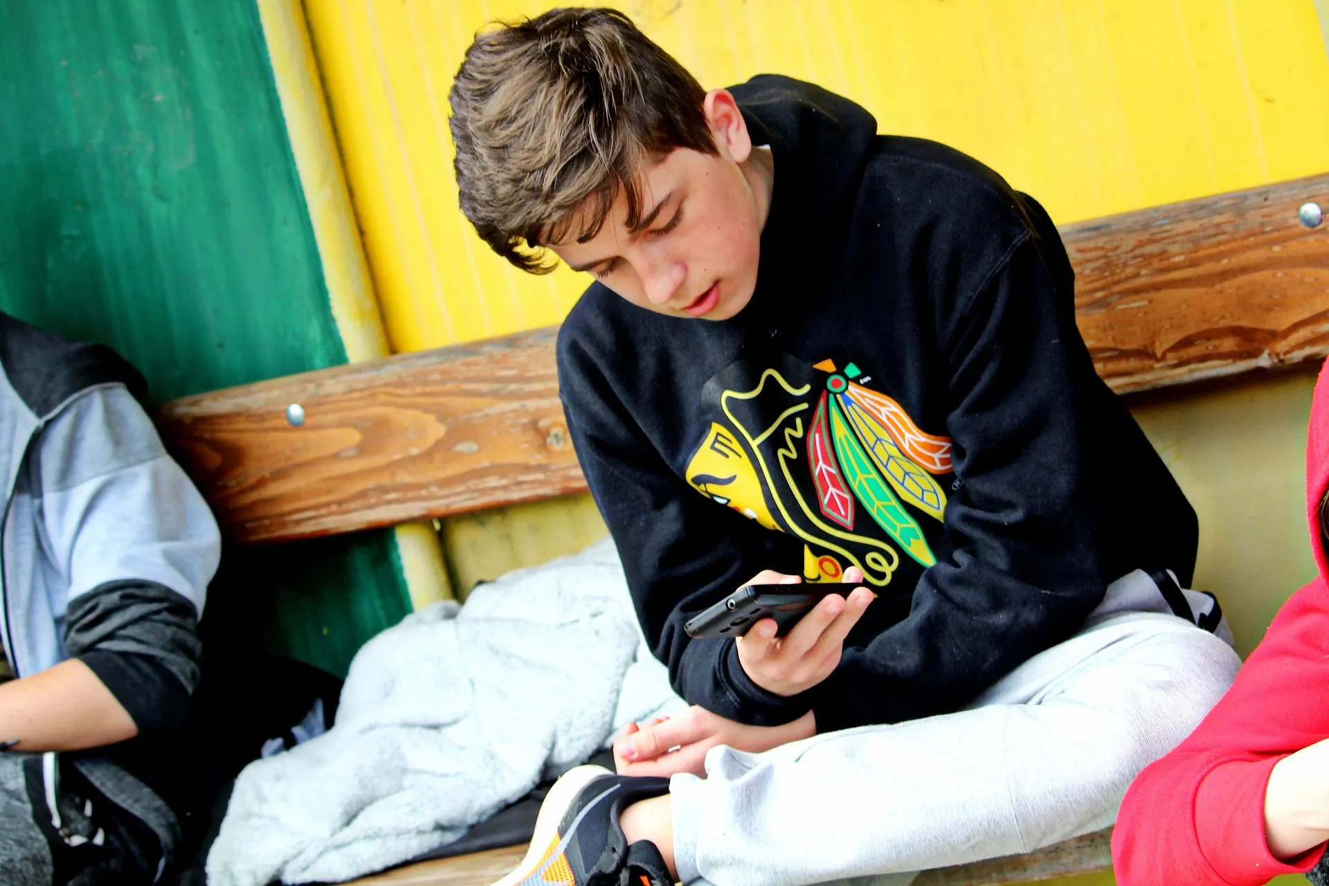 Il caso dell’11enne nel Regno Unito e il chroming: social, trend pericolosi e sicurezza digitale dei minori in Europa