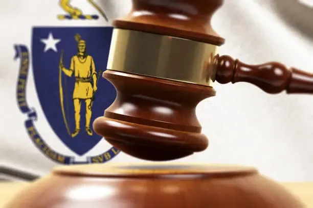 Il giudice federale del Massachusetts blocca la deportazione degli studenti internazionali: una svolta nella difesa della libertà di parola negli USA