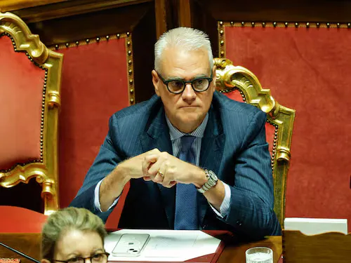 Il Ministro della Pa Zangrillo in Parlamento: "12 miliardi per l'edilizia e la sicurezza delle scuole con risorse Pnrr"