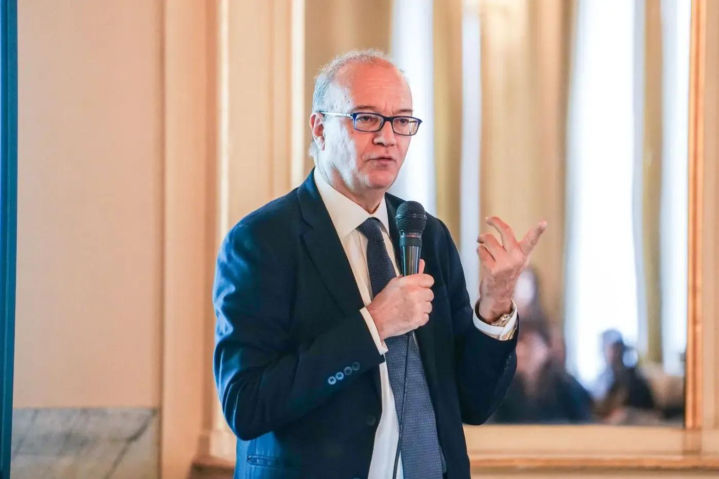 Il ministro Valditara celebra la giornata mondiale del docente a Milano: visita in Prefettura con i dirigenti dell'Usr lombardo