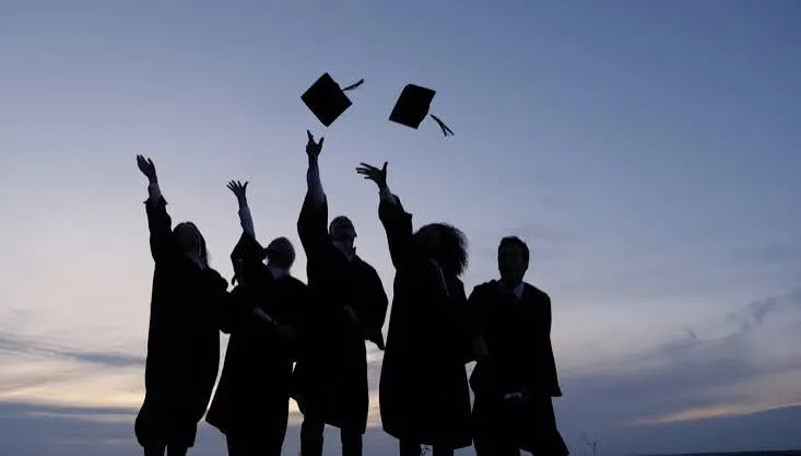 Il paradosso dei laureati stranieri: titolo estero, mansione da diploma