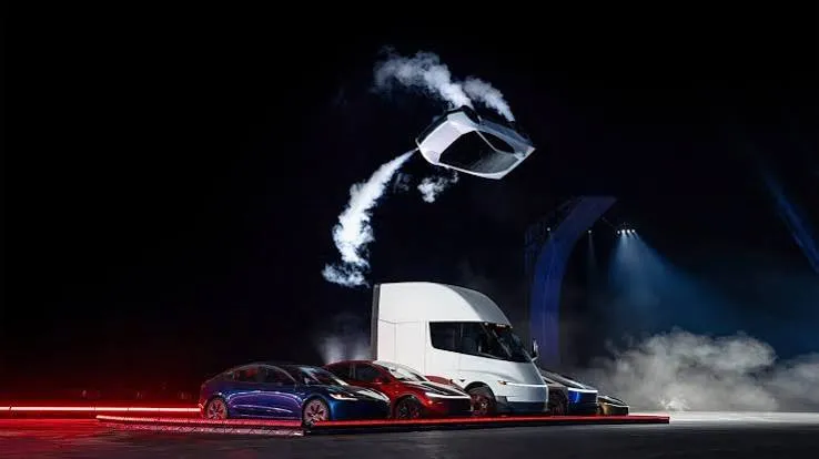 Il Roadster di Musk vola nel 2026, nove anni dopo la promessa del 2017