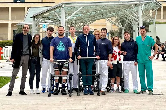 Il San Raffaele fa camminare 4 paraplegici usando solo il tronco