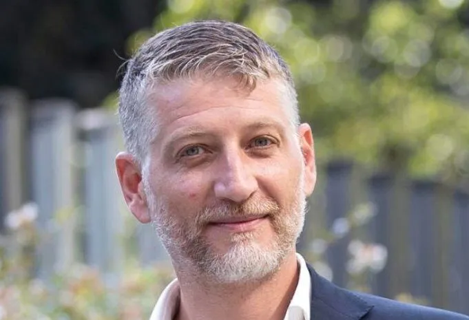 La Calabria Sceglie la Serietà: Analisi della Vittoria di Roberto Occhiuto Secondo Giuli