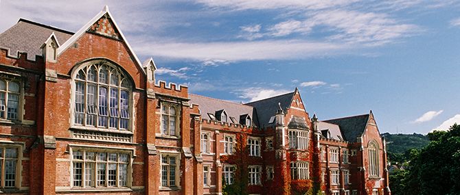 Esami di diritto scritti a mano: la risposta della Victoria University al rischio cheating con l’Intelligenza Artificiale