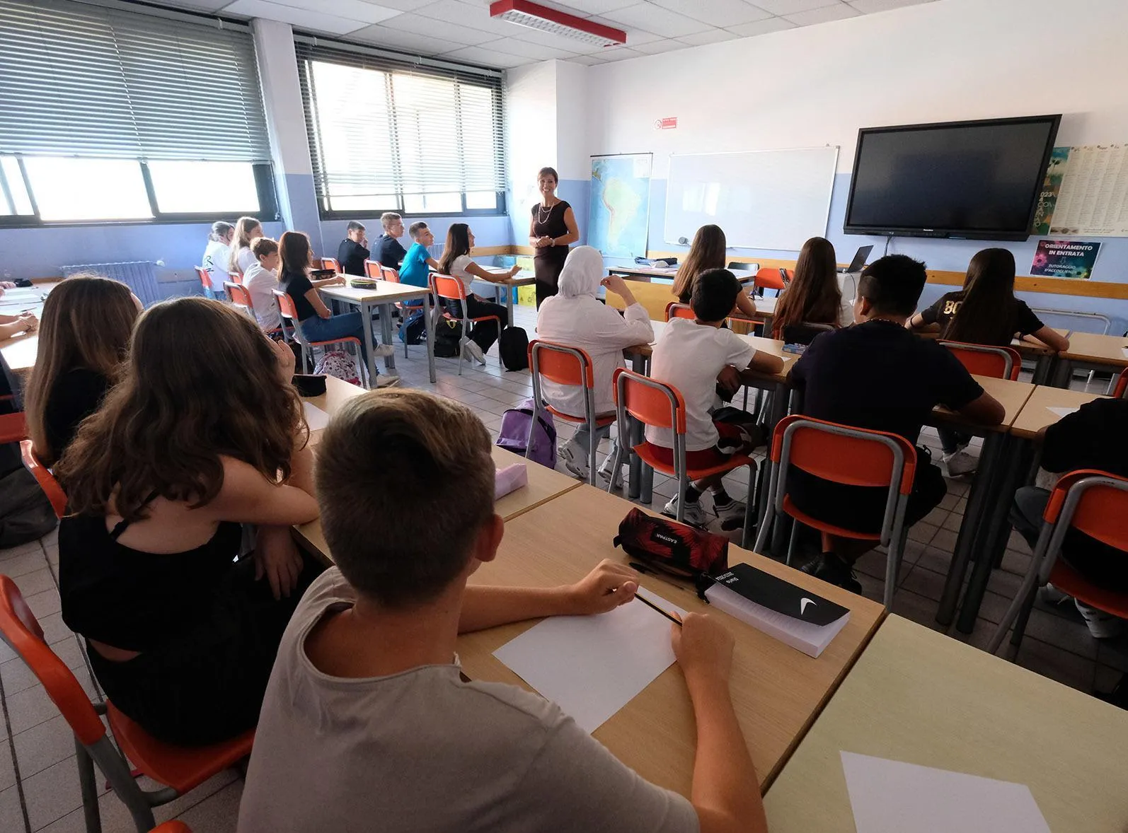 Indagine su 10 mila docenti italiani: 88% sceglierebbe di nuovo la professione anche se il prestigio è percepito in calo