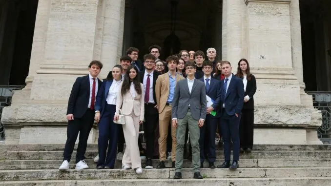 Indicazioni nazionali, Valditara apre agli studenti: le Consulte provinciali per la prima volta coinvolte nelle decisioni