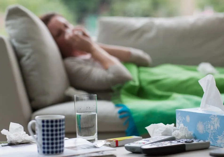 Influenza in calo: 11,4 milioni di italiani colpiti e l'arrivo dei 'virus cugini'