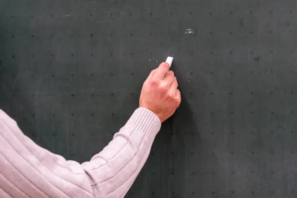 Scuola Italiana in Crisi: Il Divario Tra Nord e Sud e la Carenza di Docenti