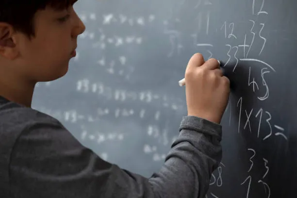Insegnare matematica in Italia: quali lauree e CFU servono per A-26 e A-28