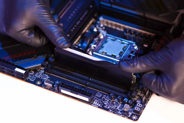 Driver AMD e SSD: Analisi Approfondita sulle Scritture Continue e le Implicazioni per la Longevità dei Dischi