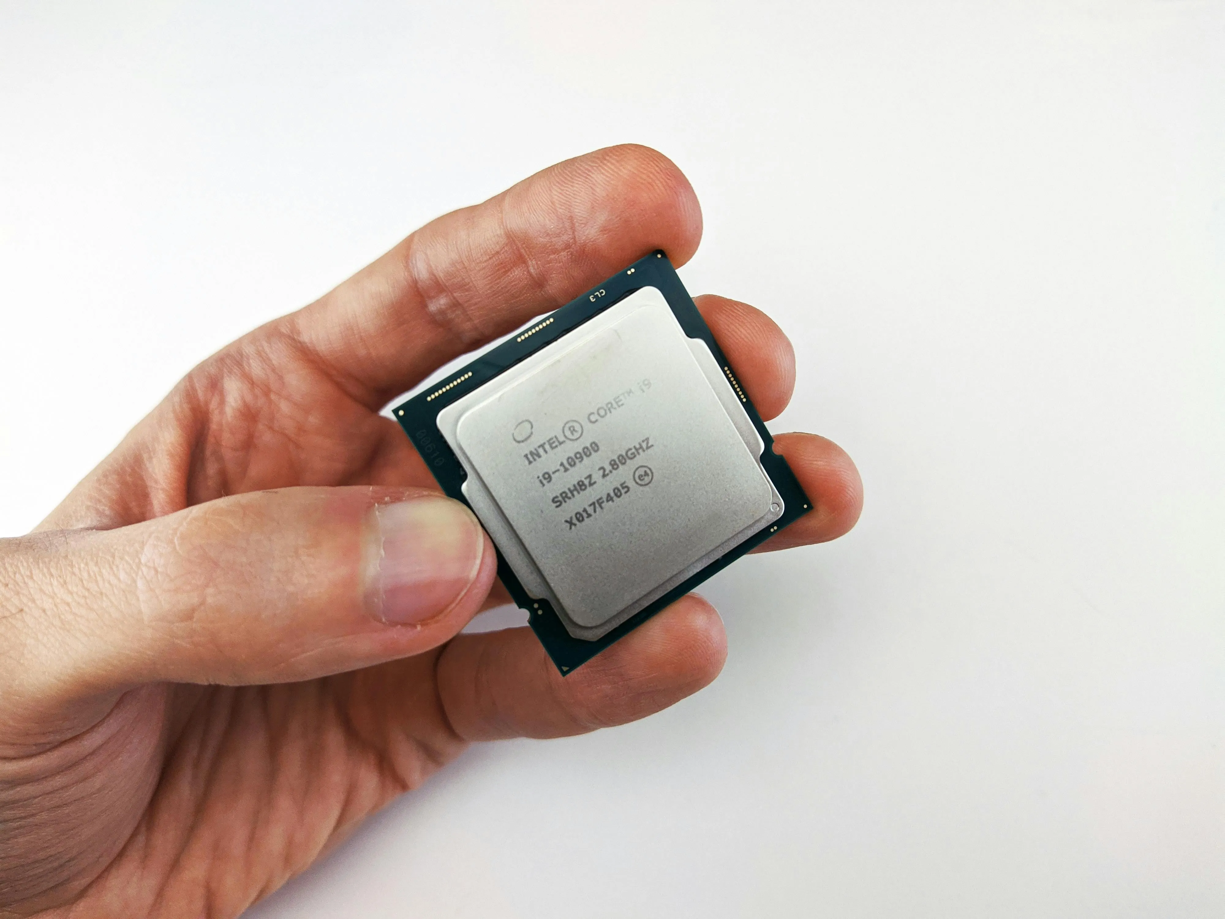 Intel cancella il Core Ultra 9 290K Plus: il processore non arriverà mai sul mercato