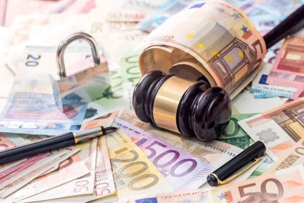 Intesa Sanpaolo, maxi multa da 31,8 milioni dal Garante Privacy: accessi illeciti ai dati di migliaia di clienti