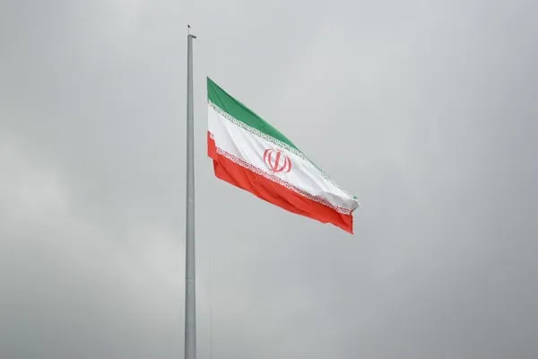 Iran, blackout di Internet oltre le 84 ore: strategie per aggirare la censura e sopravvivere al silenzio digitale