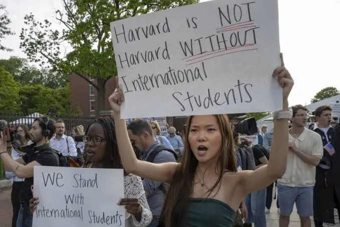 Iscrizioni internazionali USA in caduta: -110mila e domande PhD -21%