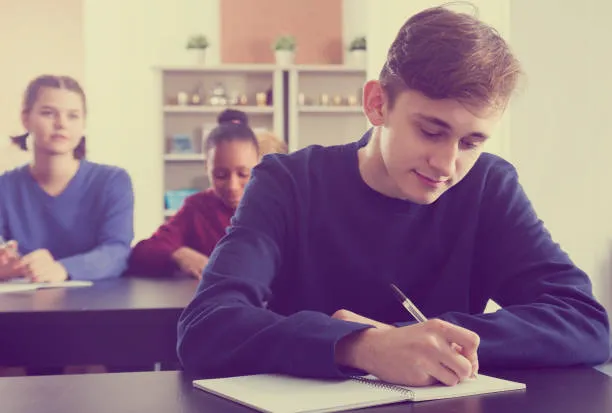 Iscrizioni scolastiche 2026/2027: cresce la preferenza per i Licei, boom per la filiera 4+2. Tutti i dati ufficiali dal Ministero