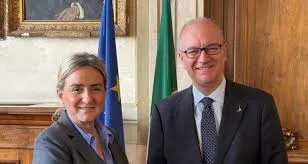 Italia e Spagna insieme per la scuola del futuro: campus condivisi, intelligenza artificiale e lotta al bullismo